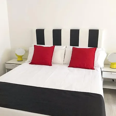 Ginosi Eccentric Apartel Apartment